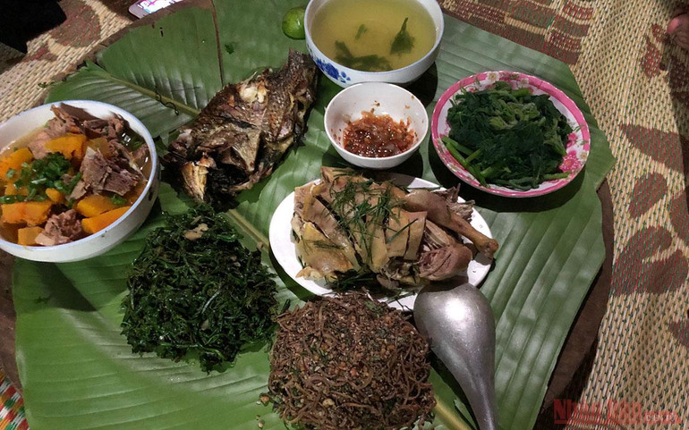 Kỳ 1: Homestay “Nhà em ở lưng đồi” -1