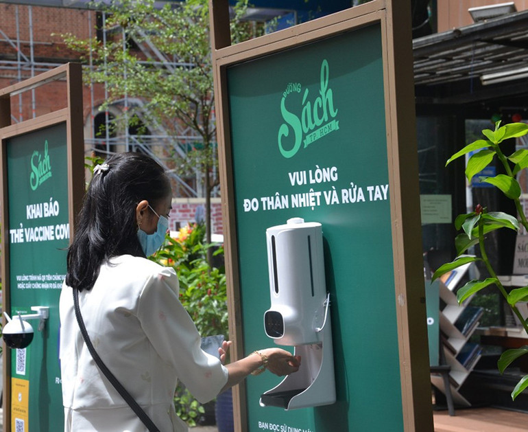 Đường sách TP Hồ Chí Minh trong ngày đầu mở cửa trở lại -0