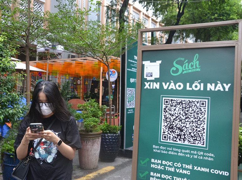 Đường sách TP Hồ Chí Minh trong ngày đầu mở cửa trở lại -0