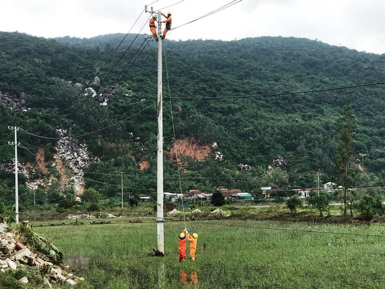 Phú Yên nỗ lực cứu dân trong lũ -0