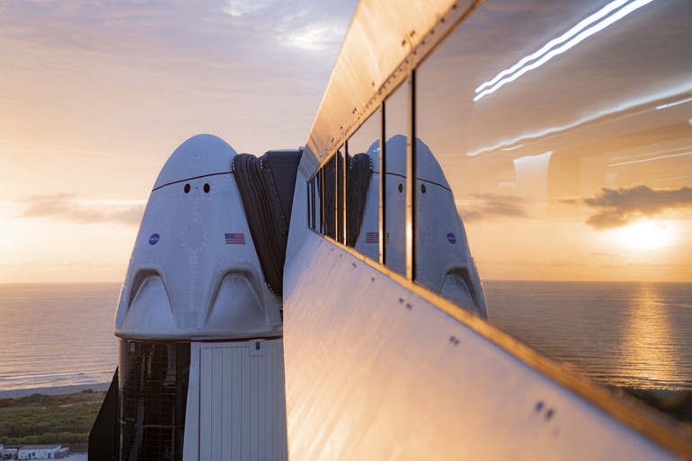 Nhiệm vụ Inspiration4 sẽ được tàu vũ trụ Crew Dragon của SpaceX thực hiện. Ảnh: SpaceX. Tỷ phú Mỹ mua cả chuyến bay bốn chỗ vòng quanh vũ trụ của SpaceX -0