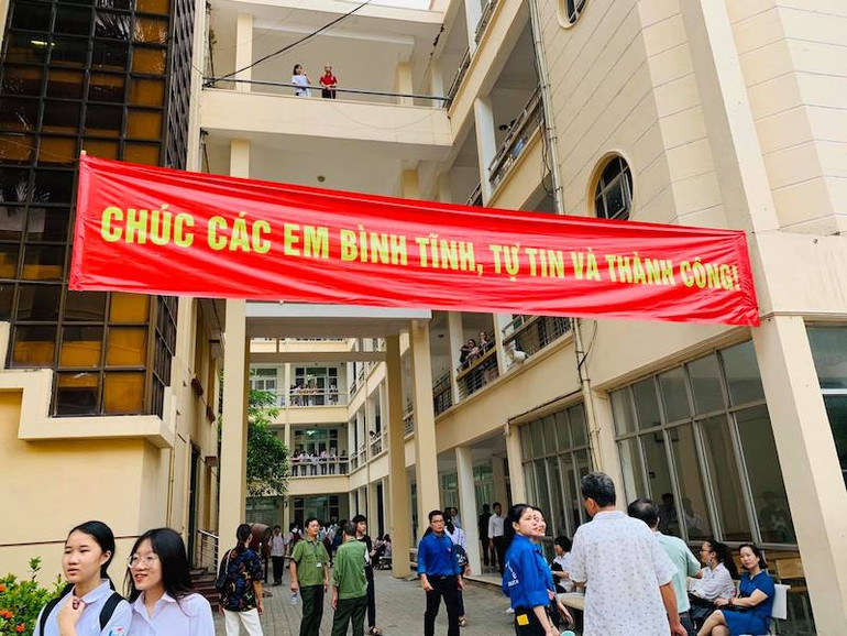 Giành suất vào trường chuyên Tự nhiên và Nhân văn -0