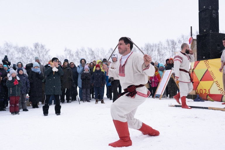 Người Nga tưng bừng tiễn mùa đông -0