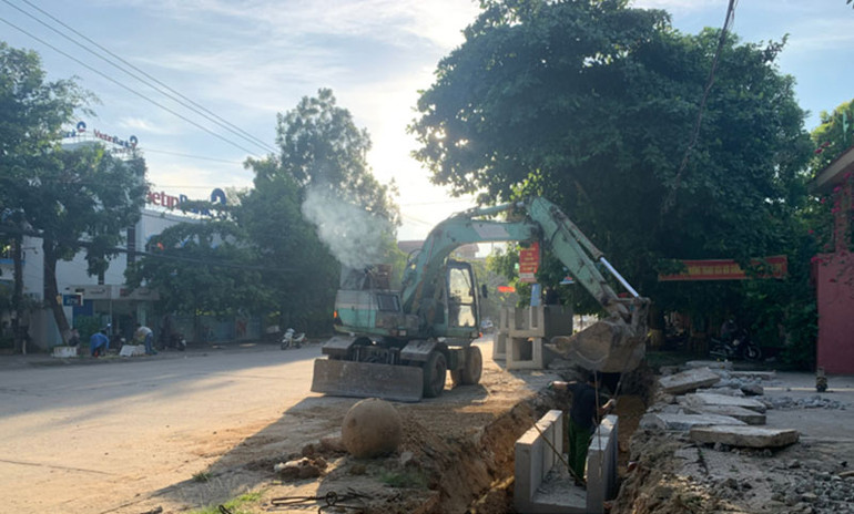 Đường Trần Phú đang được chỉnh trang với tổng số vốn đầu tư gần 1.000 tỷ đồng nằm kết nối Bỉm Sơn trực tiếp với tuyến cao tốc ven biển và tuyến cao tốc Bắc Nam. Bỉm Sơn chú trọng phát triển an sinh-hạ tầng với quy chuẩn thành phố đô thị loại 3 -0