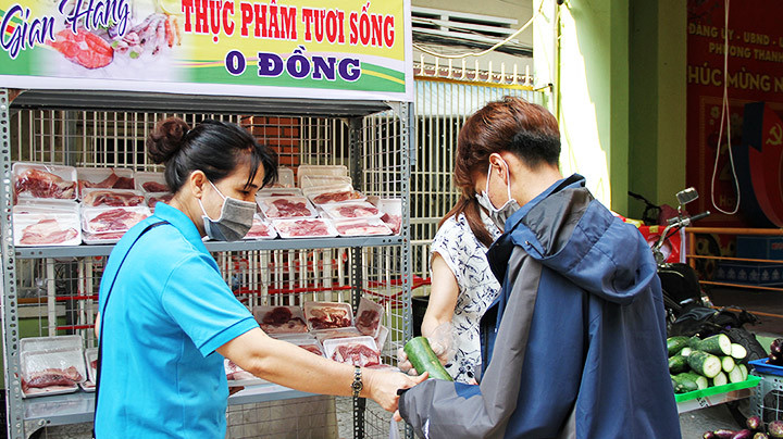 “Chợ 0 đồng” cho sinh viên -0