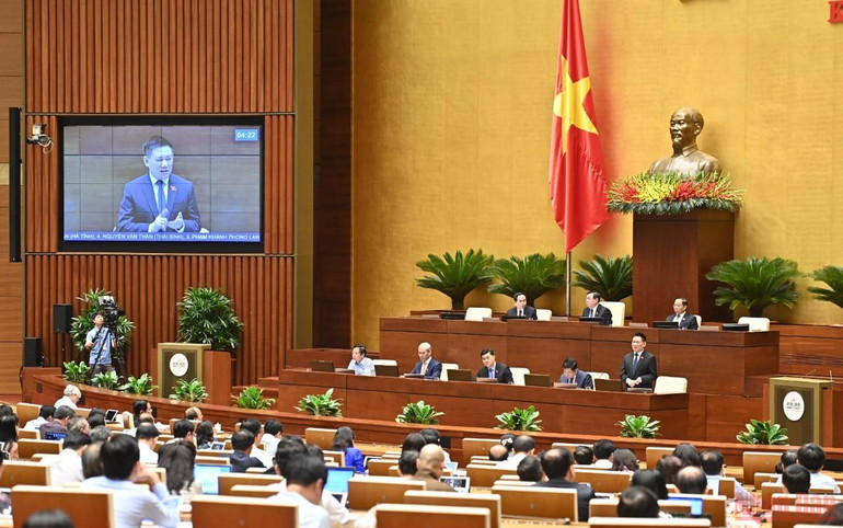 Bộ trưởng Tài chính Hồ Đức Phớc phát biểu giải trình tại phiên họp của Quốc hội, ngày 2/6. (Ảnh: LINH NGUYÊN) Ổn định thị trường trái phiếu doanh nghiệp -0