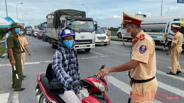 Dùng giấy xét nghiệm Covid-19 của người khác để qua chốt kiểm dịch -0