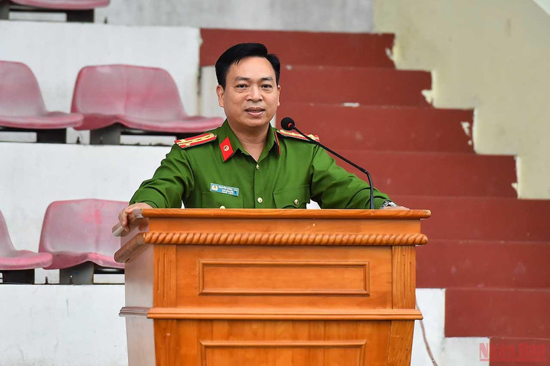 Đại tá Nguyễn Đăng Sáu, Phó Giám đốc Học viện Cảnh sát nhân dân phát biểu khai mạc hội thao. Thanh niên Công an nhân dân - Khỏe để xây dựng và bảo vệ Tổ quốc -0