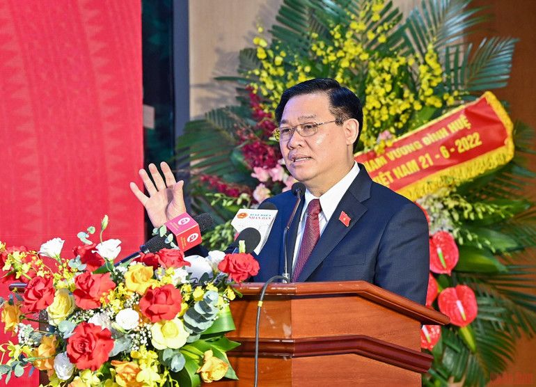 Chủ tịch Quốc hội Vương Đình Huệ phát biểu ý kiến tại buổi làm việc. (Ảnh Duy Linh) Chủ tịch Quốc hội Vương Đình Huệ thăm, chúc mừng Báo Đại biểu Nhân dân -0