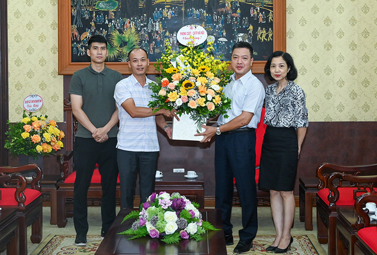 Các đơn vị thăm và chúc mừng Báo Nhân Dân nhân dịp 21/6 -0