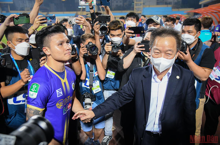 CLB Hà Nội giành chiến thắng đậm trong ngày chia tay Quang Hải -0