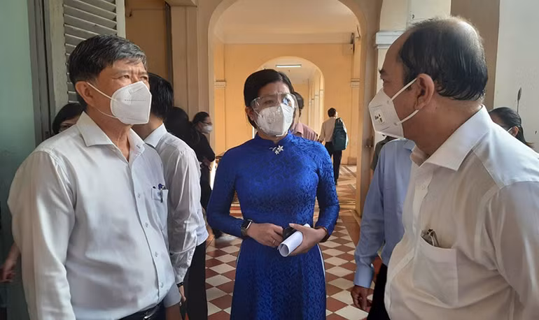 Học sinh TP Hồ Chí Minh trở lại trường để học trực tiếp -0