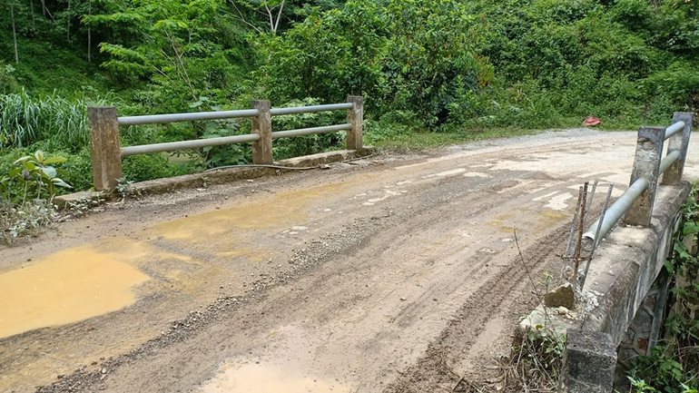 Xe quá tải “băm nát” đường giao thông -0