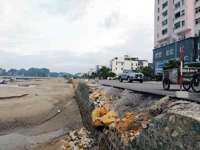 Đoạn đường ở Quảng Ninh thi công thiếu các biện pháp bảo đảm an toàn giao thông. Khắc phục các “điểm đen”, ngăn ngừa tai nạn giao thông -0