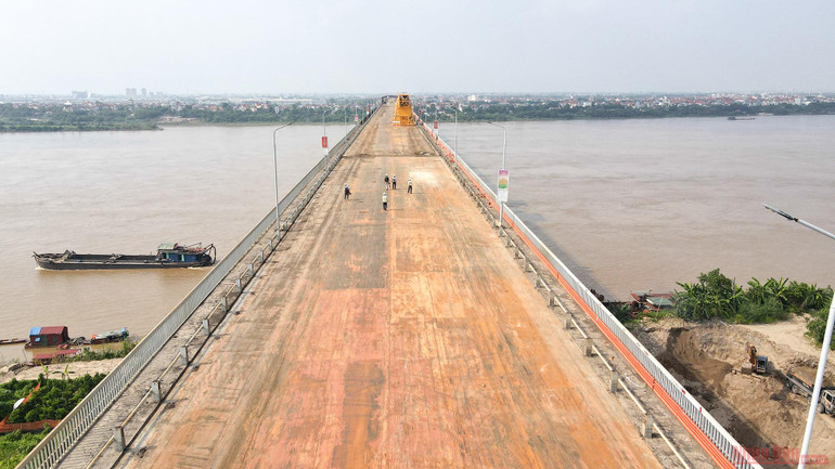 Cận cảnh “đại công trường” sửa chữa, nâng cấp mặt cầu Thăng Long -0