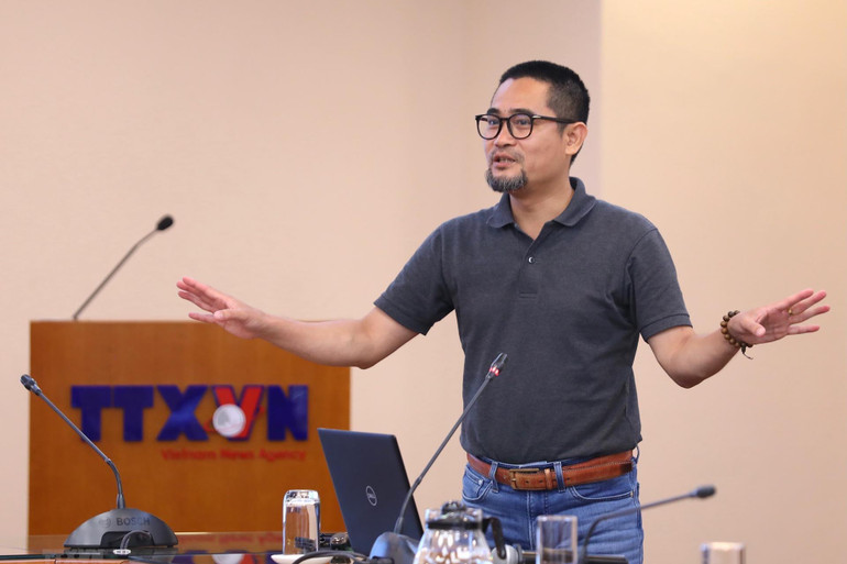 Phó Giám đốc Trung tâm hợp tác và sản xuất chương trình VTV Cab, Đài truyền hình Việt Nam Nguyễn Cao Cường tham luận các công cụ sản xuất video mới. Báo chí phát triển nội dung video trên nền tảng số nhằm tăng khả năng tiếp cận công chúng -0