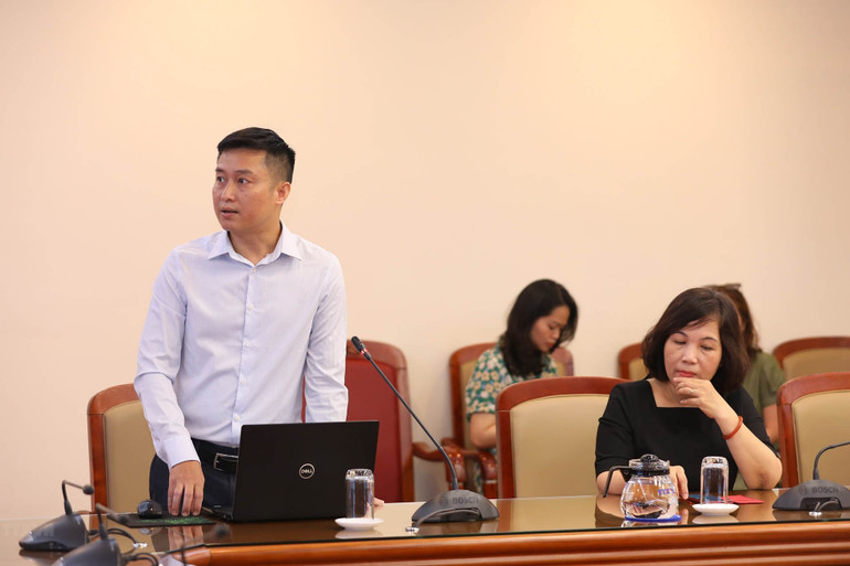 Phó Tổng Biên tập báo VietnamPlus Nguyễn Hoàng Nhật tham luận tại hội thảo. Báo chí phát triển nội dung video trên nền tảng số nhằm tăng khả năng tiếp cận công chúng -0