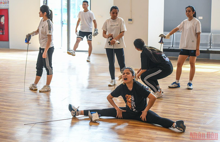 Một ngày của đội tuyển đấu kiếm Việt Nam -0