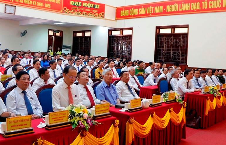 175 đại biểu chính thức, đại diện cho hơn 4.200 đảng viên trong toàn Đảng bộ về dự Đại hội. Đưa thị xã Kỳ Anh trở thành thành phố động lực của Hà Tĩnh -0
