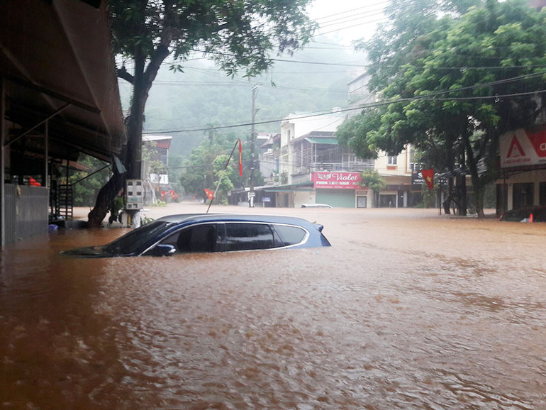 Hà Giang thiệt hại lớn do mưa to và sạt lở đất -0
