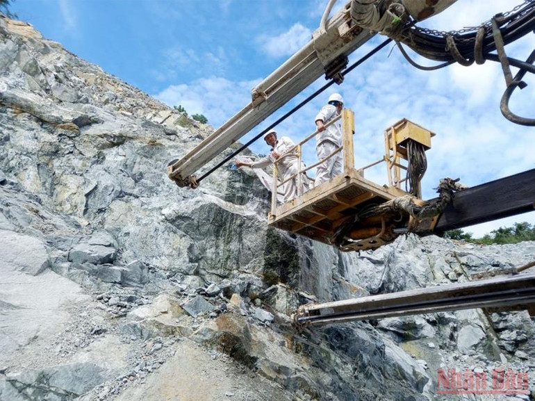 Tập đoàn Đèo Cả thi công hầm Núi Vung thuộc dự án cao tốc bắc-nam đoạn Cam Lâm-Vĩnh Hảo. Đào tạo, phát triển nguồn nhân lực triển khai các dự án đường cao tốc -0