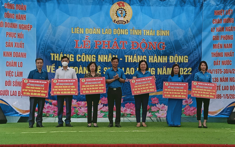 Liên đoàn Lao động tỉnh Thái Bình trao kinh phí xây dựng 54 Nhà Mái ấm Công đoàn, tổng trị giá 1 tỷ 980 triệu đồng cho người lao động gặp khó khăn. Thái Bình trao kinh phí xây dựng 54 mái ấm công đoàn -0