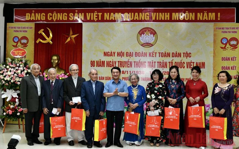 Bí thư Thành ủy Hà Nội dự Ngày hội đại đoàn kết toàn dân tộc tại quận Tây Hồ -0