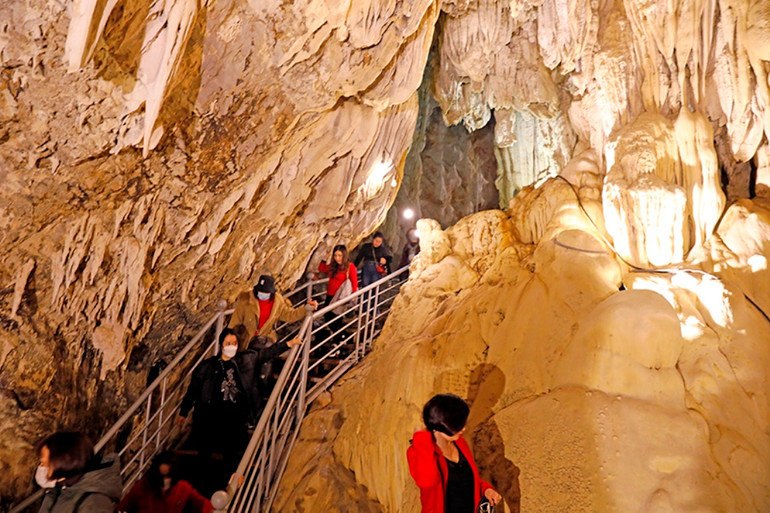 Độc đáo quần thể hang động ở Cao Phong, Hòa Bình -0