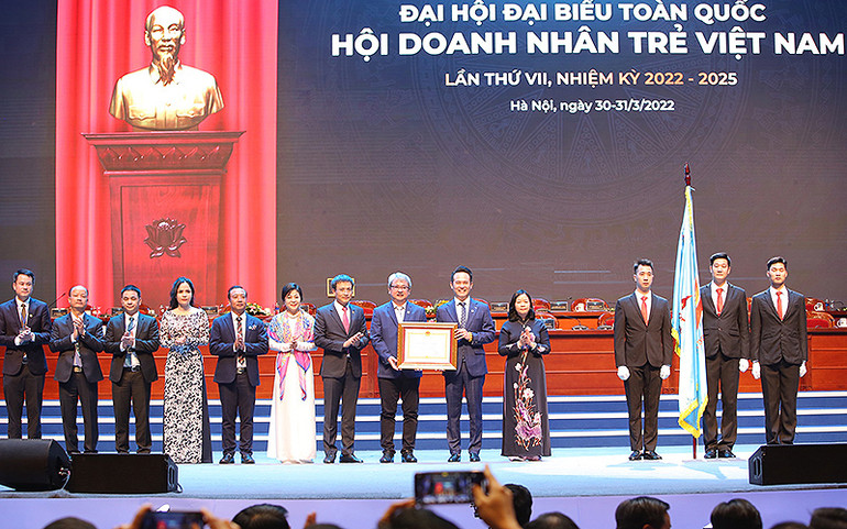 Tập thể Hội Doanh nhân trẻ Việt Nam đón nhận Huân chương Lao động hạng Ba. Cộng đồng Doanh nhân trẻ Việt Nam “Tiên phong đổi mới - Kiến tạo giá trị” -0