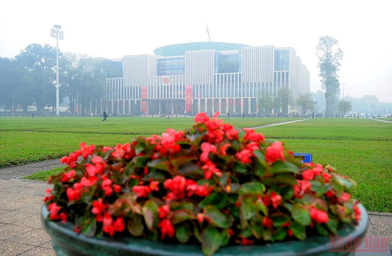 Các đại biểu Quốc hội vào Lăng viếng Chủ tịch Hồ Chí Minh -0