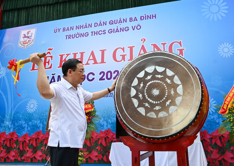 Bí thư Thành uỷ Hà Nội dự lễ khai giảng tại Trường THCS Giảng Võ -0