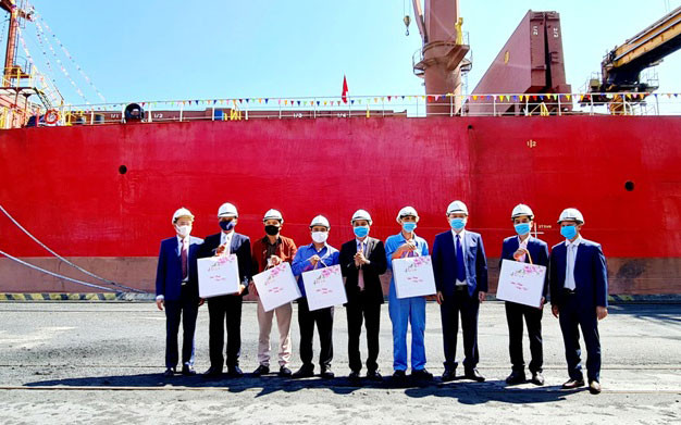 Quảng Ninh xuất tấn than đầu tiên trong ngày đầu năm mới Tân Sửu -0