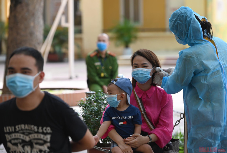 Hà Nội xét nghiệm PCR cho người dân trở về từ Đà Nẵng -4