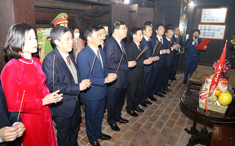 Dâng hương tưởng niệm Tổng Bí thư Trường Chinh -0