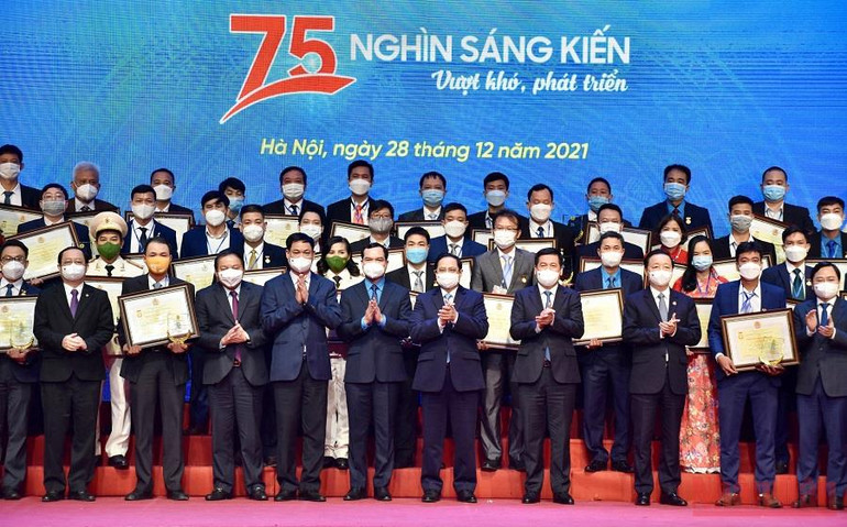 Thủ tướng dự Chương trình tôn vinh “75 nghìn sáng kiến, vượt khó, phát triển”, -5