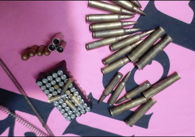 Triệt phá đường dây mua bán ma túy và súng quân dụng -0