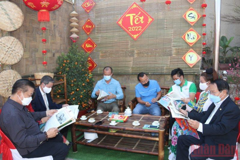 Bạn đọc ở Lào với báo Nhân Dân Xuân Nhâm Dần 2022 -0