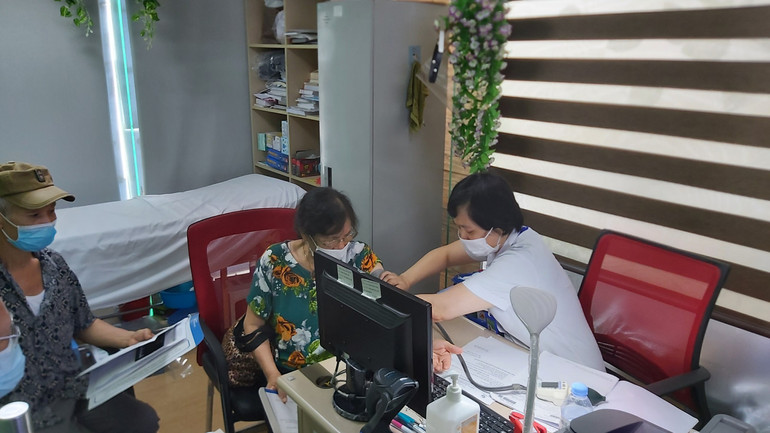 Người cao tuổi cần chú ý sức khỏe trong thời điểm nắng nóng mùa hè. Gia tăng người cao tuổi đột quỵ trong đợt nắng nóng đỉnh điểm -0