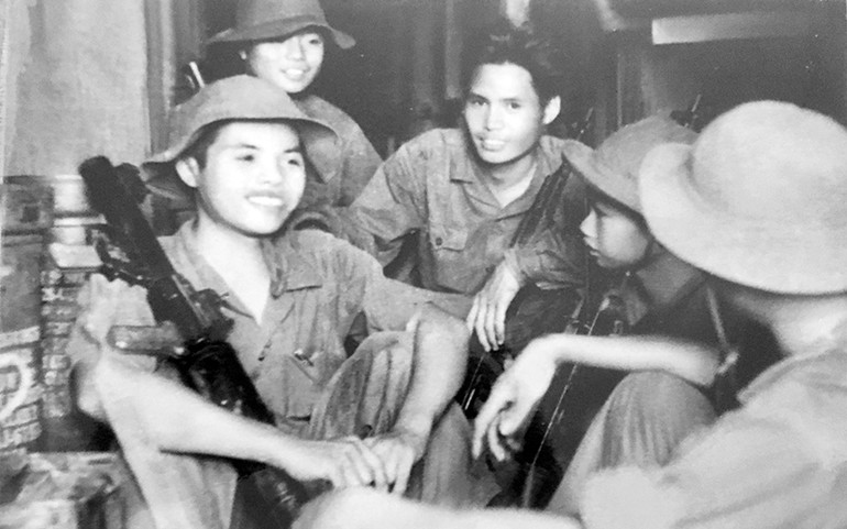 CÂU CHUYỆN TỪ MỘT TẤM ẢNH -0