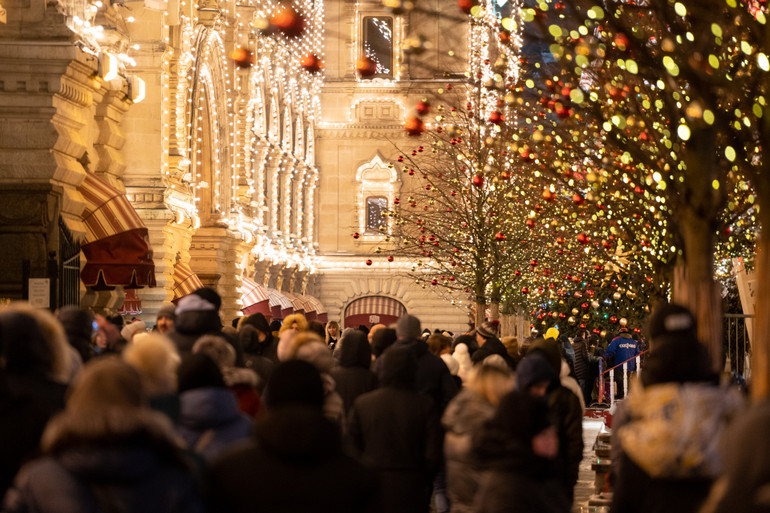 Quảng trường Đỏ nhộn nhịp tối chủ nhật cuối năm -0