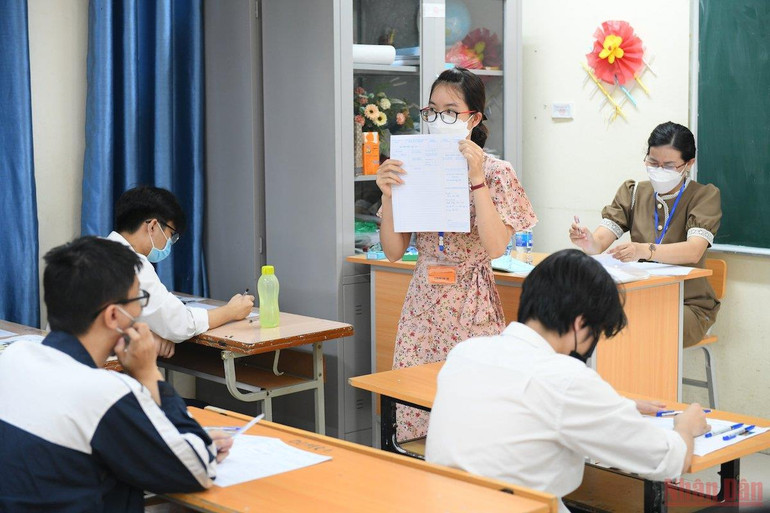 Thí sinh cả nước đang tham dự Kỳ thi tốt nghiệp trung học phổ thông 2022 -1