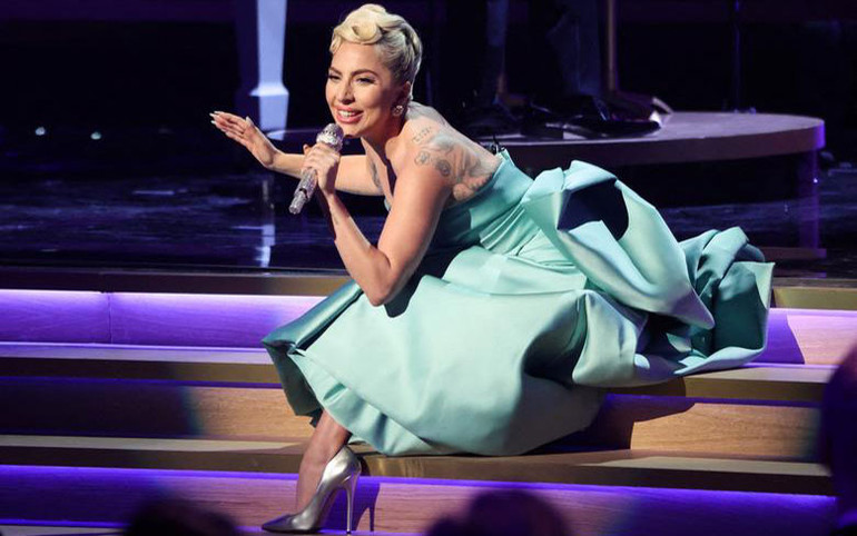 Lady Gaga. Những hình ảnh tưng bừng tại lễ trao giải Grammy 2022 -6