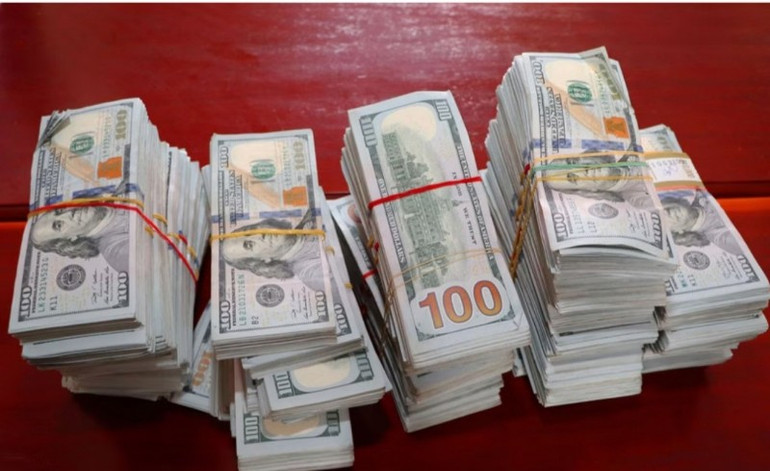 470.000 USD tang vật trong vụ vận chuyển tiền tệ qua biên giưới bị thu giữ. Công an tỉnh An Giang điều tra làm rõ vụ buôn lậu 51kg vàng và 470.000 USD -0
