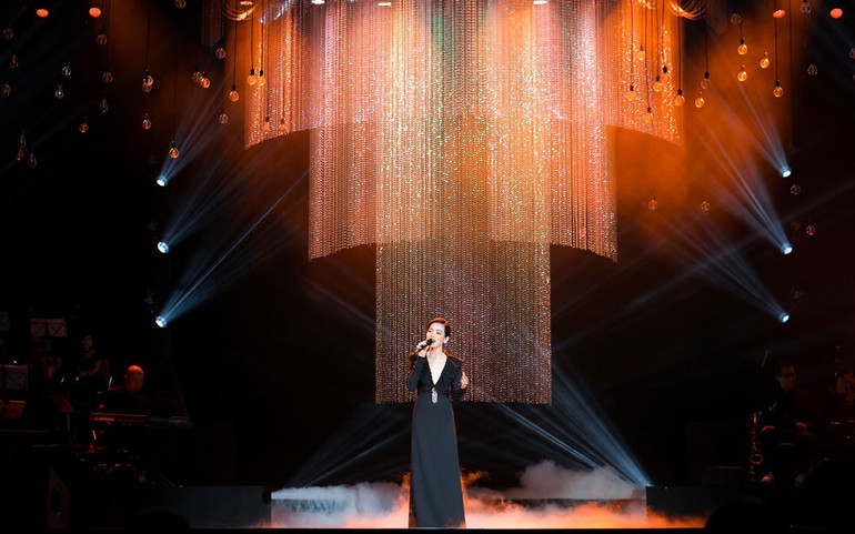 Sân khấu cung Việt Xô sáng đèn trở lại với “Thu hát cho người” -0