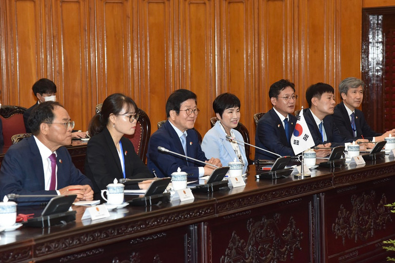 Thủ tướng Nguyễn Xuân Phúc tiếp Chủ tịch Quốc hội Hàn Quốc Pắc Biêng Sấc -0