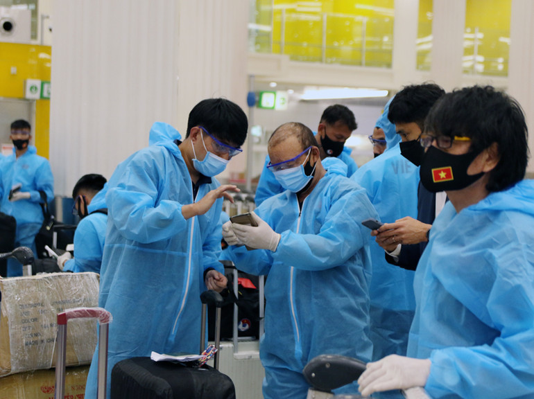 Đại sứ đặc mệnh toàn quyền Việt Nam tại UAE chào mừng ĐT Việt Nam sang thi đấu -0