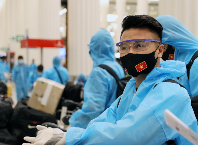 Đại sứ đặc mệnh toàn quyền Việt Nam tại UAE chào mừng ĐT Việt Nam sang thi đấu -0