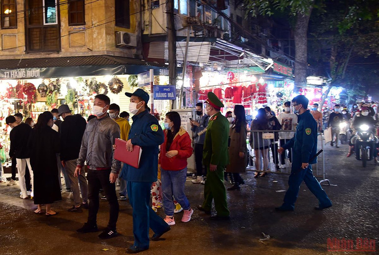 Một mùa Giáng sinh đặc biệt của 2 thành phố lớn Hà Nội và thành phố Hồ Chí Minh -0