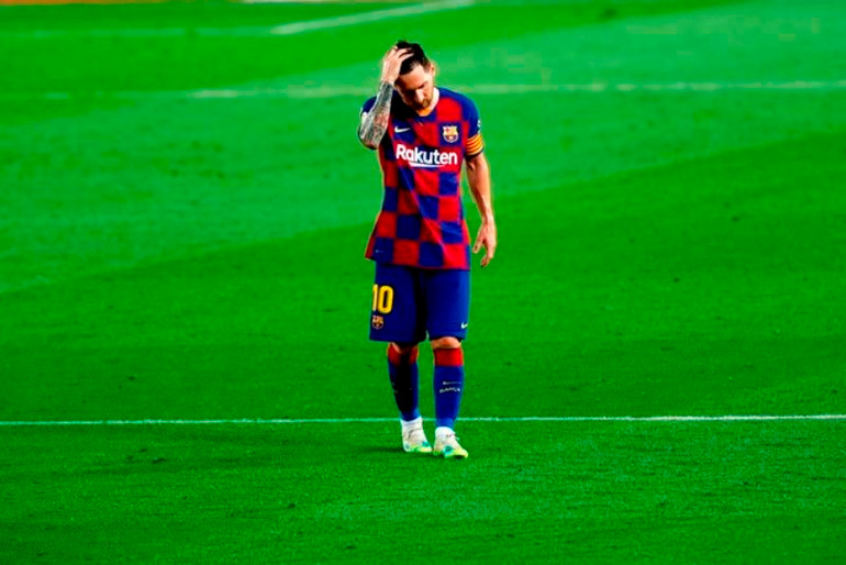 Messi và đồng đội nhận thất bại thảm hại trong ngày Real đăng quang ngôi vương. (Ảnh: PA) Benzema lập cú đúp, Real vô địch La Liga -0
