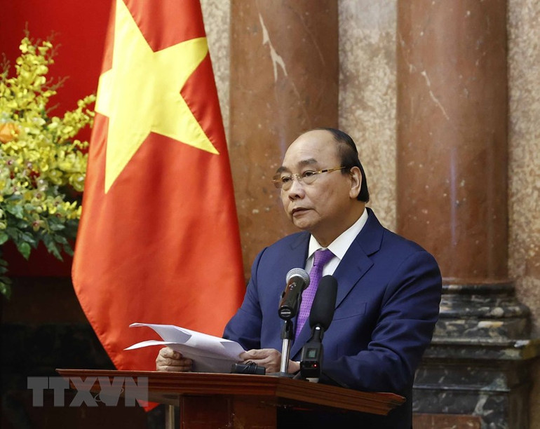 Chủ tịch nước Nguyễn Xuân Phúc phát biểu tại buổi gặp mặt. (Ảnh: TTXVN) Đội ngũ thầy thuốc phải không ngừng rèn đức luyện tài, bảo vệ, chăm sóc tốt sức khỏe nhân dân, ứng phó hiệu quả với dịch bệnh -0